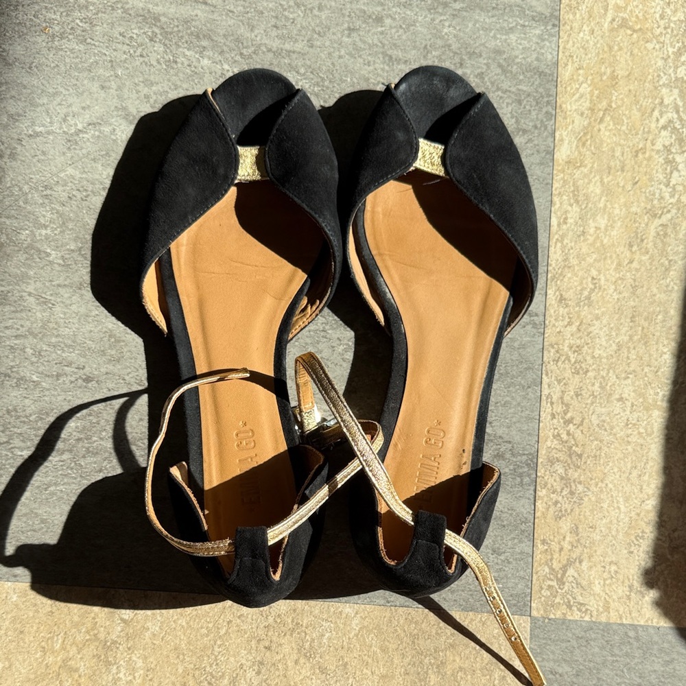 Elegant Black and Gold Women's Shoes